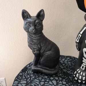 Black cat statue